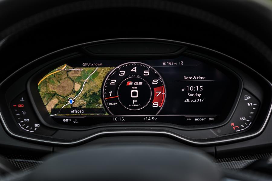 Панель приборов Audi SQ5 3.0 TFSI 2017 года  (UK) (фото 6 из 40)